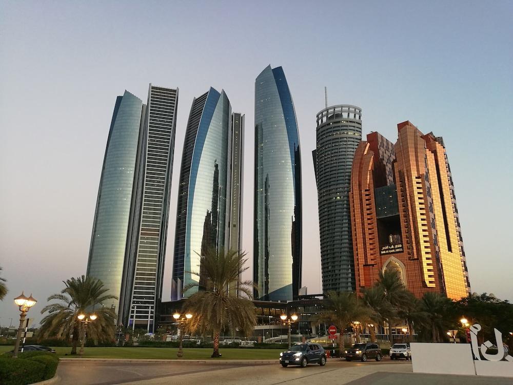 Grand Continental Hotel Abu Dhabi Exterior foto